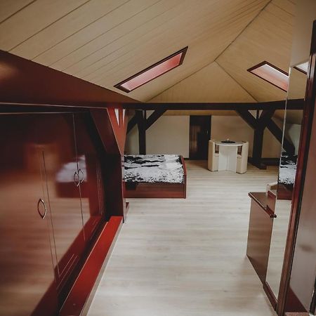 Cherry Apartmani กอร์นีย์มิลาโนวัซ ภายนอก รูปภาพ