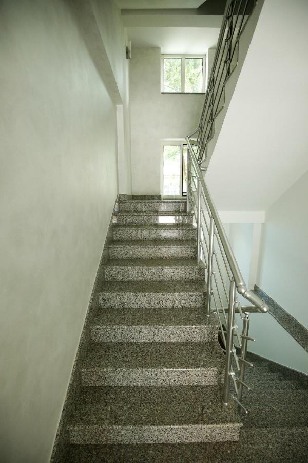 Cherry Apartmani กอร์นีย์มิลาโนวัซ ภายนอก รูปภาพ